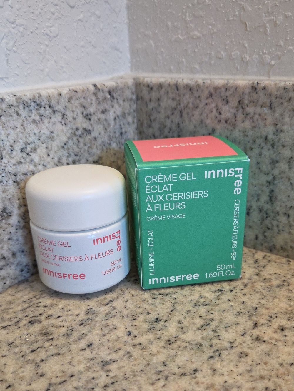 Innisfree Cherry Blossom Glow Jelly Cream - Picture 2 of 6